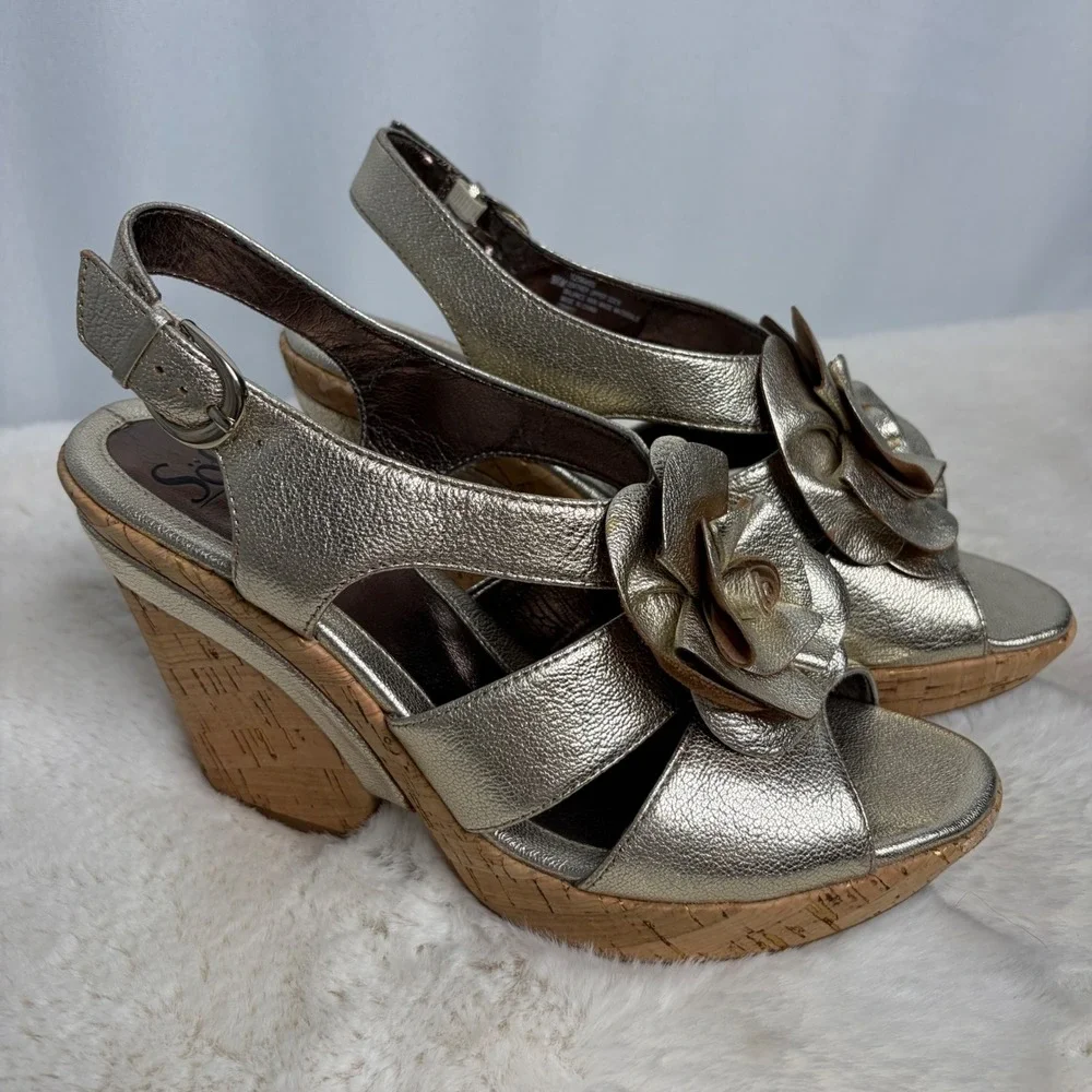 Sofft Womens Gold Metallic Leather Floral Cork Wedge Sandals 9.5M 1256495 CBHK11